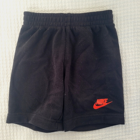 NEW ✨️ Boys 3T Nike Black Stretch Jogger Shorts - Picture 4 of 9